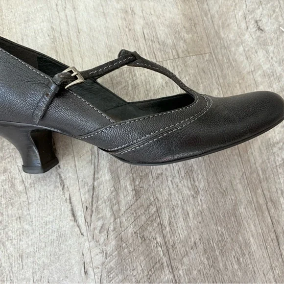 Clarks Artisan Black Leather Flats - Picture 2 of 5